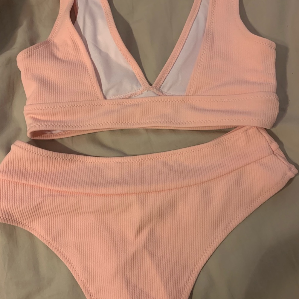 Light Pink Ribbed Bikini - Picture 3 of 4
